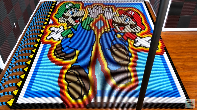 Mario and Luigi tribute created using over 33k dominoes
